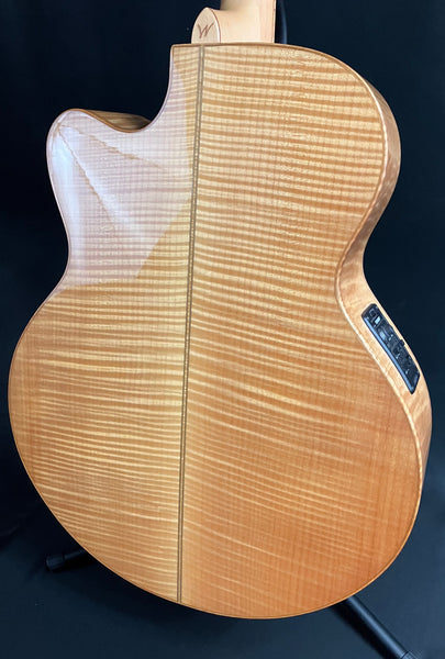 Washburn WJ45SCE Flamed Maple Jumbo Cutaway Acoustic-Electric Guitar Natural w/ Case
