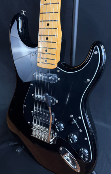 Squier Classic Vibe 70's Stratocaster HSS Electric Guitar Gloss Black (838)