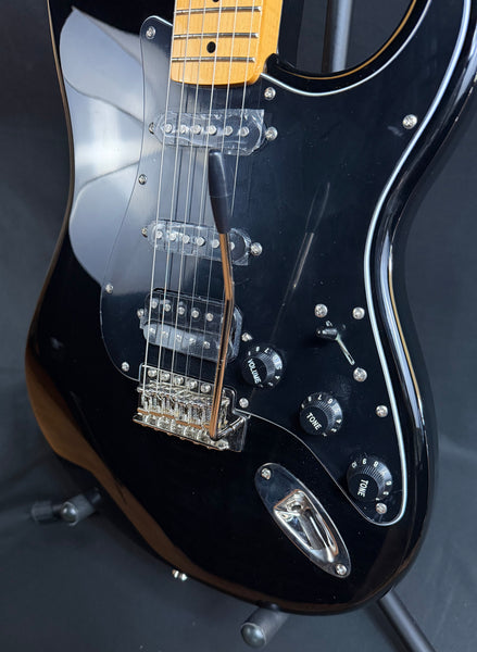 Squier Classic Vibe 70's Stratocaster HSS Electric Guitar Gloss Black (838)