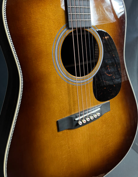 Martin HD-28 1933 Ambertone Dreadnought Acoustic Guitar Ambertone Finish w/ Case