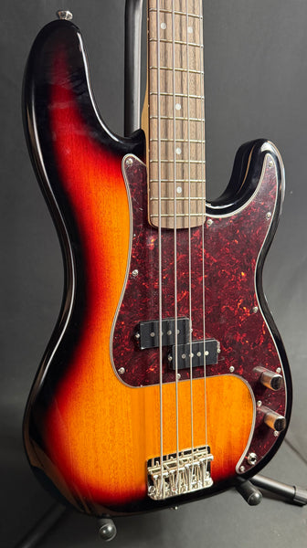 Squier Classic Vibe 60's Precision Bass 4-String P-Bass Guitar 3-Tone Sunburst