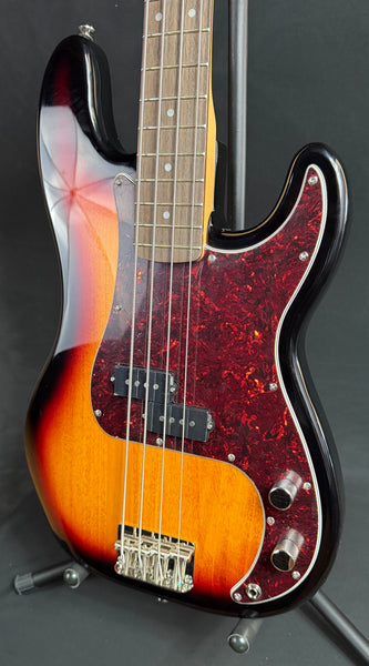 Squier Classic Vibe 60's Precision Bass 4-String P-Bass Guitar 3-Tone Sunburst