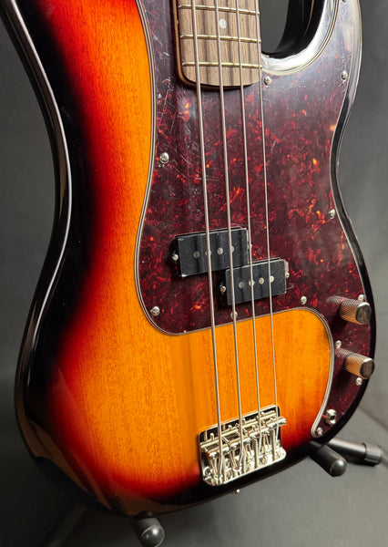 Squier Classic Vibe 60's Precision Bass 4-String P-Bass Guitar 3-Tone Sunburst