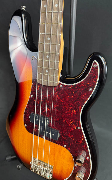 Squier Classic Vibe 60's Precision Bass 4-String P-Bass Guitar 3-Tone Sunburst