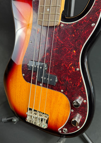 Squier Classic Vibe 60's Precision Bass 4-String P-Bass Guitar 3-Tone Sunburst