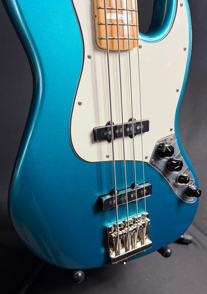 Squier Classic Vibe Active 70's Jazz Bass 4-String Bass Guitar Ocean Turquoise Finish