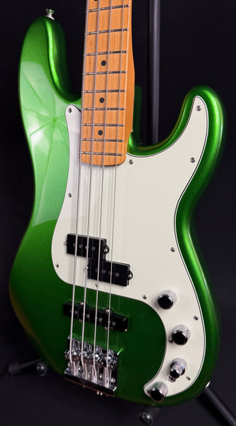 Fender Player Plus Active Precision Bass 4-String Bass Guitar Cosmic Jade Finish w/ Gig Bag (822)
