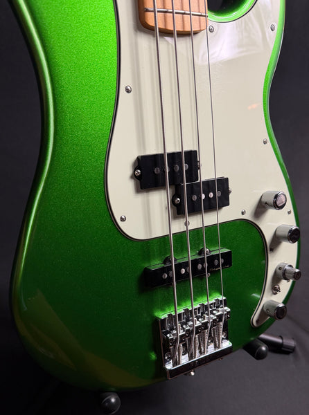 Fender Player Plus Active Precision Bass 4-String Bass Guitar Cosmic Jade Finish w/ Gig Bag (822)