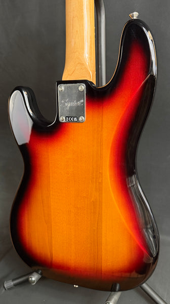 Squier Classic Vibe 70's Precision Bass 4-String Bass Guitar 3-Tone Sunburst (795)
