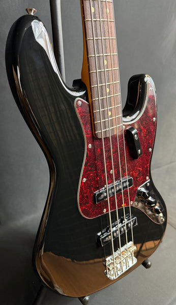 Fender Vintera II '60s Jazz Bass 4-String Bass Guitar Gloss Black Finish w/ Gig Bag
