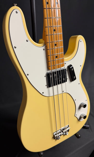 Fender Vintera II '70s Telecaster Bass 4-String Bass Guitar Vintage White w/ Gig Bag
