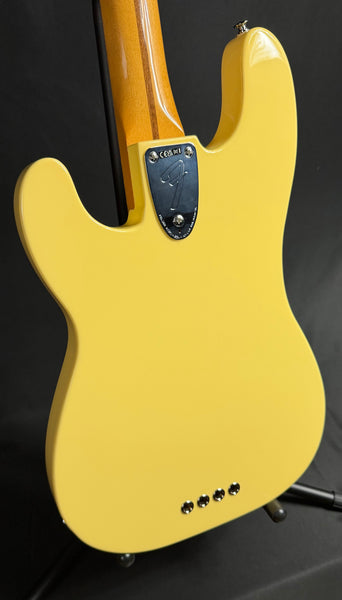 Fender Vintera II '70s Telecaster Bass 4-String Bass Guitar Vintage White w/ Gig Bag