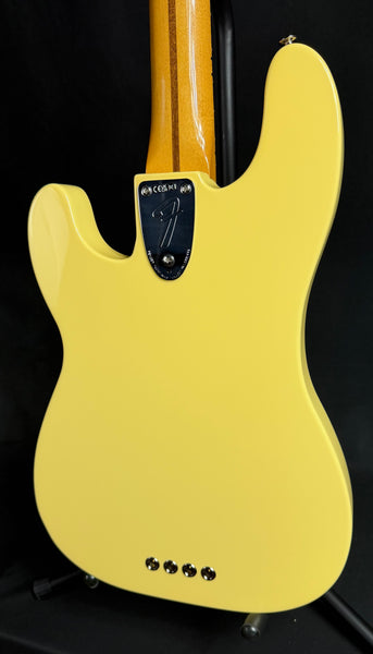 Fender Vintera II '70s Telecaster Bass 4-String Bass Guitar Vintage White w/ Gig Bag