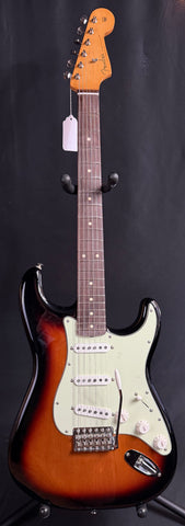 Fender Vintera II '60s Stratocaster Electric Guitar 3-Tone Sunburst w/ Gig Bag