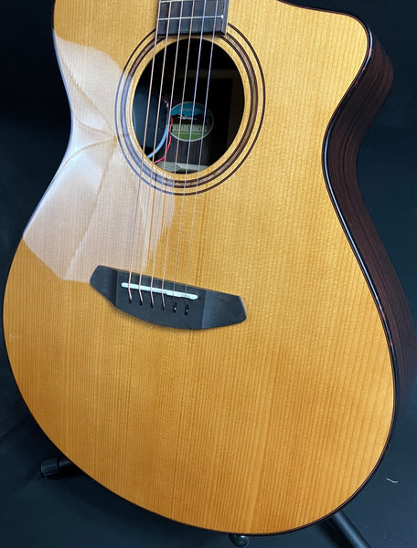 Breedlove Pro Concert CE Rosewood Acoustic-Electric Guitar Aging Toner Natural w/ Case