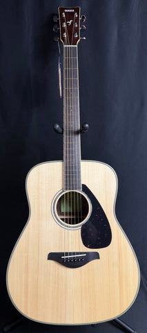 Yamaha FG830 Solid Top Dreadnought Acoustic Guitar Gloss Natural (054)