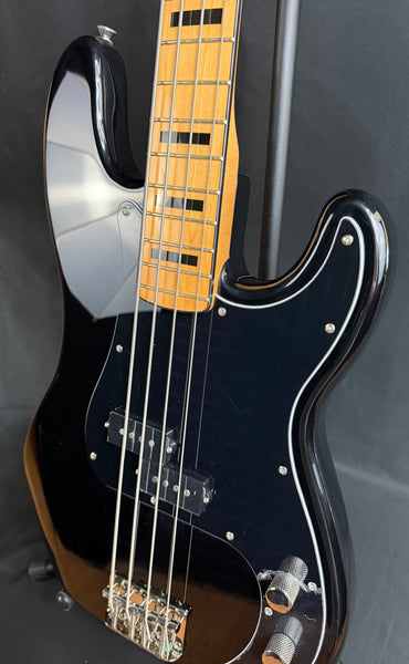 Squier Classic Vibe 70's Precision Bass 4-String Bass Guitar Gloss Black Finish (411)
