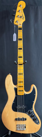 Squier Classic Vibe 70's Jazz Bass 4-String Bass Guitar Gloss Natural Finish