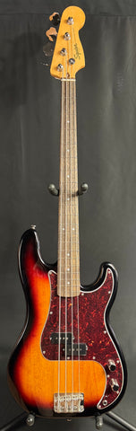 Squier Classic Vibe 60's Precision Bass 4-String Bass Guitar 3-Tone Sunburst Finish