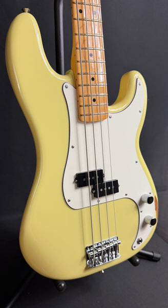 Fender Player II Precision Bass 4-String Bass Guitar Hialeah Yellow Finish