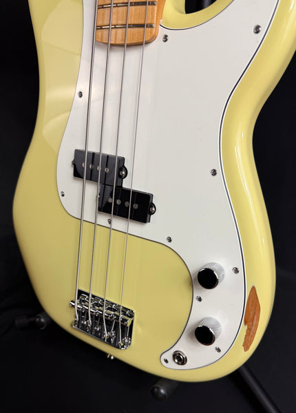 Fender Player II Precision Bass 4-String Bass Guitar Hialeah Yellow Finish