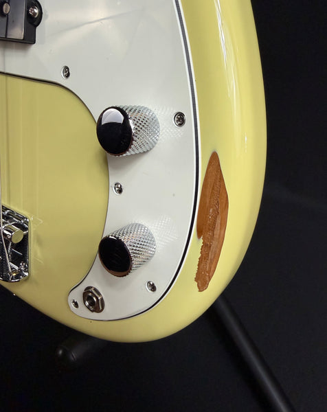 Fender Player II Precision Bass 4-String Bass Guitar Hialeah Yellow Finish
