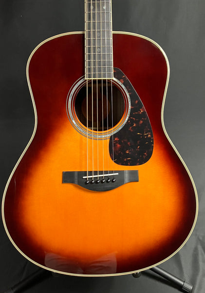Yamaha LL16BS Handcrafted A.R.E. Acoustic-Electric Guitar Brown Sunburst w/ Case