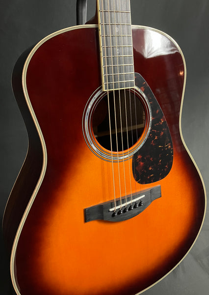 Yamaha LL16BS Handcrafted A.R.E. Acoustic-Electric Guitar Brown Sunburst w/ Case