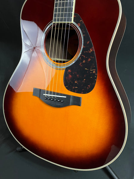Yamaha LL16BS Handcrafted A.R.E. Acoustic-Electric Guitar Brown Sunburst w/ Case