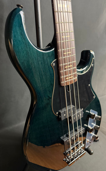 Yamaha BB734A Broad Bass 4-String Bass Guitar Indigo Blue Finish w/ Gig Bag (150)