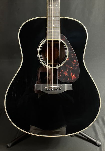Yamaha LL16D Deluxe ARE Original Jumbo Acoustic-Electric Guitar Gloss Black w/ Case