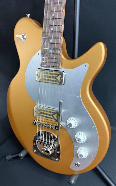 Eastman Fullertone Offset '62 Electric Guitar Metallic Gold Finish w/ Gig Bag