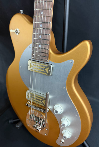 Eastman Fullertone Offset '62 Electric Guitar Metallic Gold Finish w/ Gig Bag