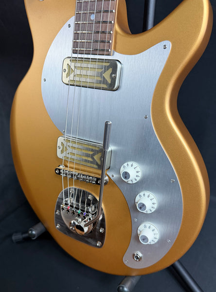 Eastman Fullertone Offset '62 Electric Guitar Metallic Gold Finish w/ Gig Bag