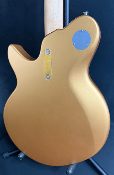 Eastman Fullertone Offset '62 Electric Guitar Metallic Gold Finish w/ Gig Bag
