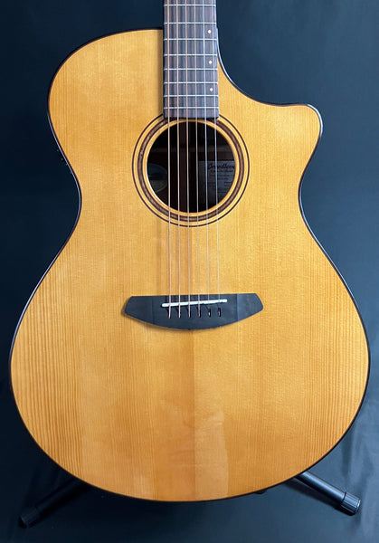 Breedlove Performer Pro Concerto CE Acoustic-Electric Guitar Aged Toner Natural w/ OHSC