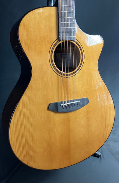 Breedlove Performer Pro Concerto CE Acoustic-Electric Guitar Aged Toner Natural w/ OHSC
