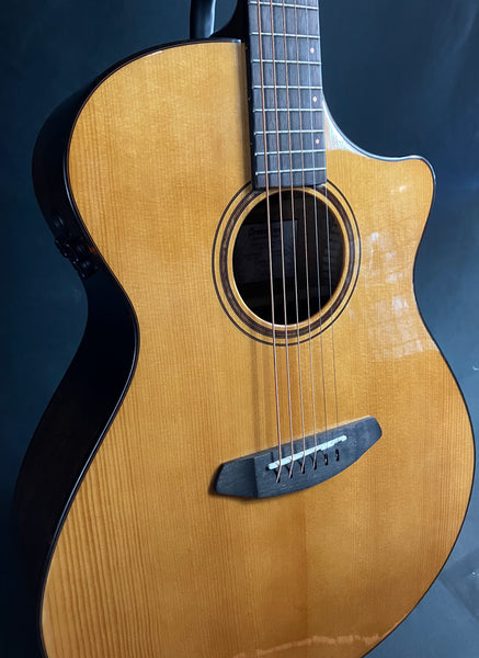 Breedlove Performer Pro Concerto CE Acoustic-Electric Guitar Aged Toner Natural w/ OHSC
