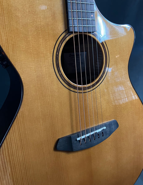 Breedlove Performer Pro Concerto CE Acoustic-Electric Guitar Aged Toner Natural w/ OHSC