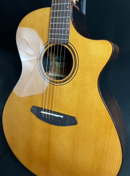 Breedlove Performer Pro Concerto CE Acoustic-Electric Guitar Aged Toner Natural w/ OHSC