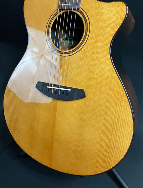 Breedlove Performer Pro Concerto CE Acoustic-Electric Guitar Aged Toner Natural w/ OHSC