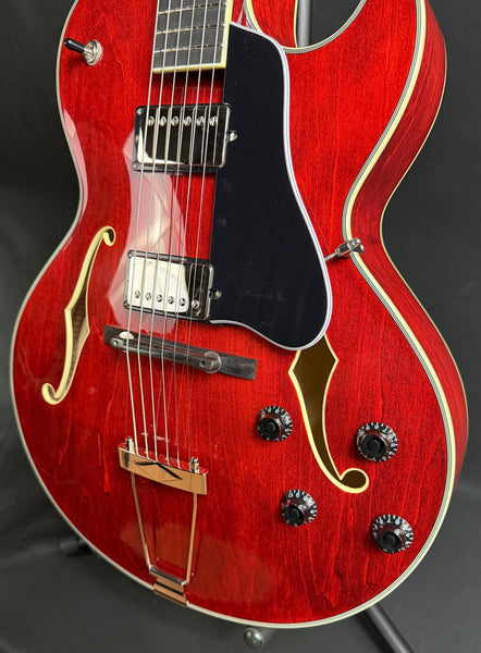 Eastman AR372CE Archtop Hollow Body Electric Guitar Classic Finish w/ OHSC (472)