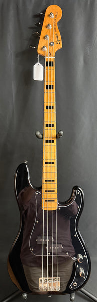 Squier Classic Vibe 70's Precision Bass 4-String Bass Guitar Gloss Black Finish (620)