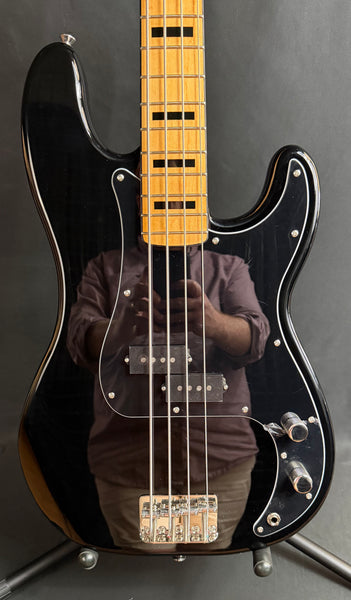 Squier Classic Vibe 70's Precision Bass 4-String Bass Guitar Gloss Black Finish (620)