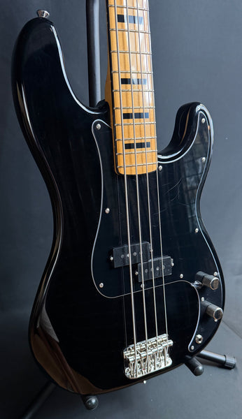 Squier Classic Vibe 70's Precision Bass 4-String Bass Guitar Gloss Black Finish (620)