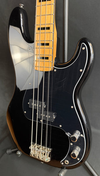 Squier Classic Vibe 70's Precision Bass 4-String Bass Guitar Gloss Black Finish (620)