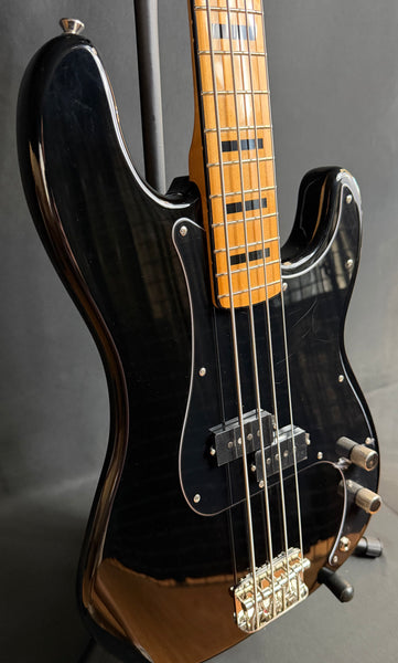 Squier Classic Vibe 70's Precision Bass 4-String Bass Guitar Gloss Black Finish (620)