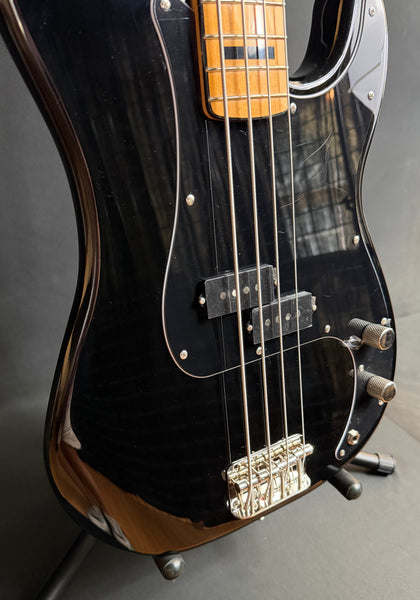 Squier Classic Vibe 70's Precision Bass 4-String Bass Guitar Gloss Black Finish (620)