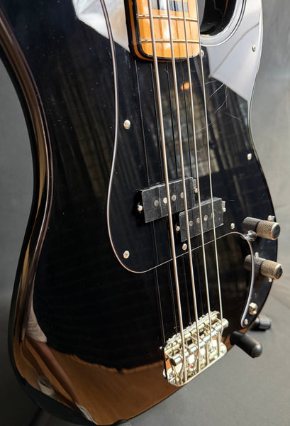 Squier Classic Vibe 70's Precision Bass 4-String Bass Guitar Gloss Black Finish (620)