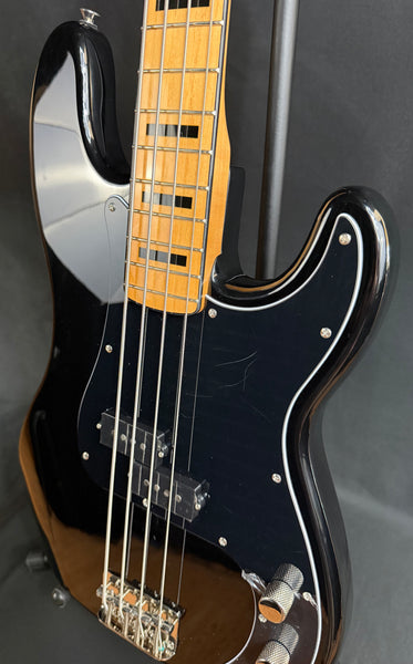 Squier Classic Vibe 70's Precision Bass 4-String Bass Guitar Gloss Black Finish (620)